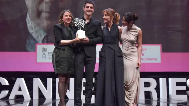 Glumci Milica Gojković i Lazar Tasić sa nagradom u Kanu