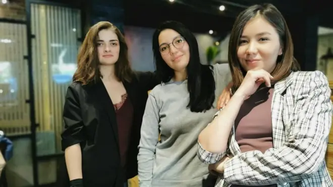 Шаҳарда туғилиб ўсган бу қизлар мамлакат агросаноатини Голландия каби ривожланган давлатлар даражасига олиб чиқиш қийин эмаслигини айтадилар