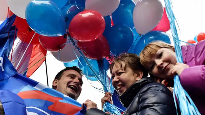 Люди на празднике