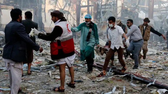 В результате воздушного налета 8 октября погибли не менее 140 человек, главным образом мирные жители