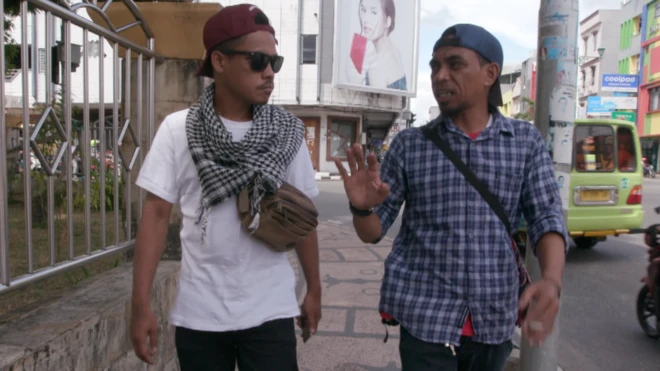 Ronald (kiri) dan Iskandar bertemu pertama kali setelah terlibat konflik pada 2006.