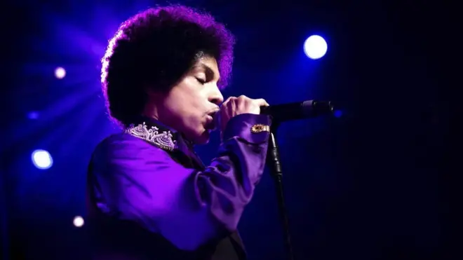 توفي برنس في أبريل/نيسان من هذا العام بسبب تناوله جرعة زائدة من مسكن الآلام "فنتانيل"