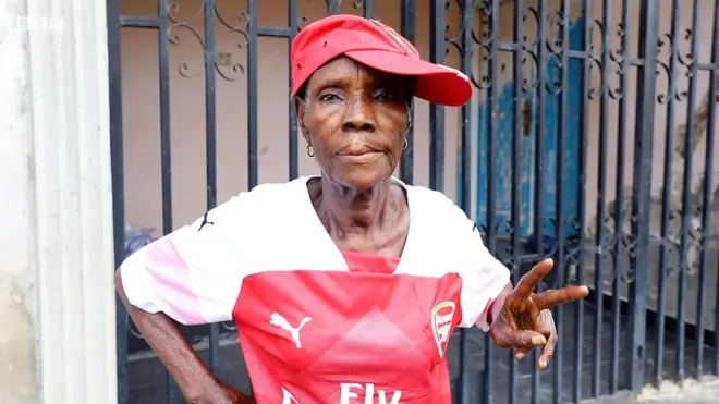 Di grandma wey be arsenal fan
