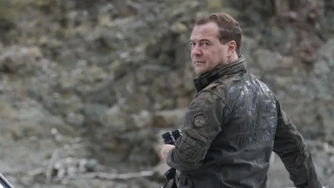 Согласно декларции, Дмитрий Медведев владеет квартирой, земельным участком и двумя автомобилями