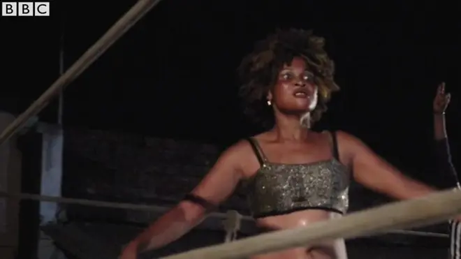 La lutteuse, Shaki est une inspiration pour des dizaines d'enfants de la rue à Kinshasa, RDC.