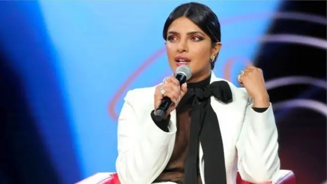 انٹرنیٹ پر ایک پیٹیشن کے حوالے سے مہم بھی چلائی گئی جس میں یہ مؤقف اختیار کیا گیا کہ پرینکا نے اقوامِ متحدہ کے چارٹر کی روح کے خلاف ورزی کرتے ہوئے جنگ و جدل کی حمایت کی ہے اس لیے انھیں اقوامِ متحدہ کی خیر سگالی کی سفیر رہنے کا حق کھو دیا ہے