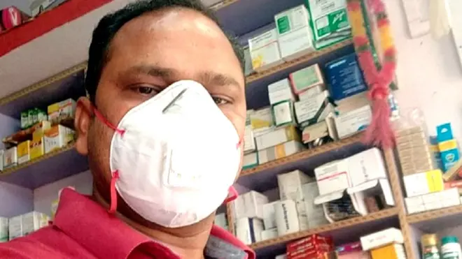 सुबोध कुमार बिहार के कोइलवर शहर में ग्रामीण चिकित्सक हैं