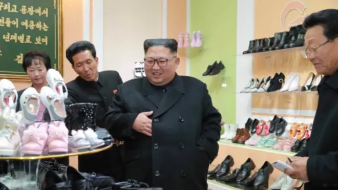 노동신문이 3일 북한 김정은 위원이 원산구두공장을 현지지도했다고 보도했다