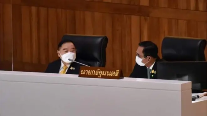 พล.อ. ประวิตร บอกสื่อมวลชนเมื่อ 22 ก.ย. ว่า "จำเอาไว้นะ ให้ตายจากกัน เรา 3 ป. ถึงจะเลิกรักกัน"