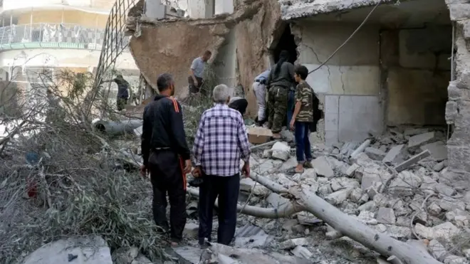 Suriya və Rusiya təyyarələri Hələbin şərqini xırcımlayıblar, fəallar deyirlər.