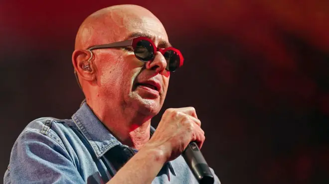 El Indio Solari es una importante figura de culto en Argentina. Pero no es la primera vez que sus conciertos terminan en tragedia.