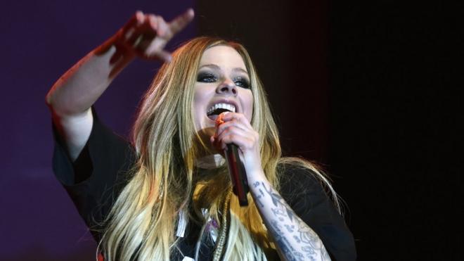 Avril Lavigne Yells at Topless Protester at Juno Awards