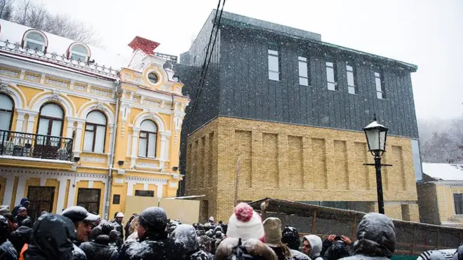 У вівторок киянам презентували фасад театру