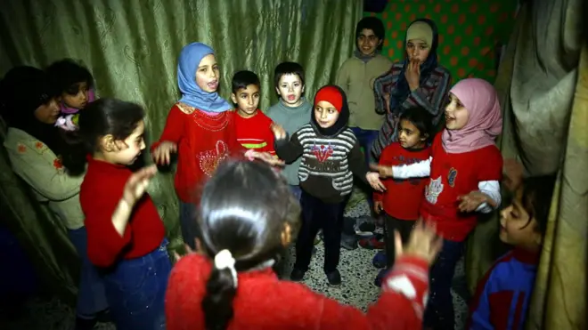 أطفال في ملجأ في دوما