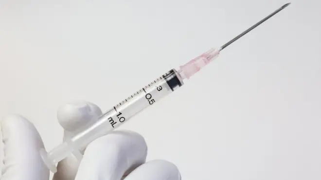 La castración química consiste en la administración de medicamentos que reducen la libido.