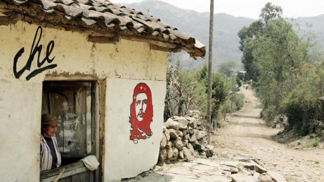 Casa en La Higuera con una imagen del Che pintada