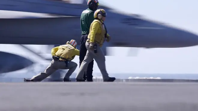 На борту "Теодора Рузвельта" - одного из мощнейших авианосцев в мире