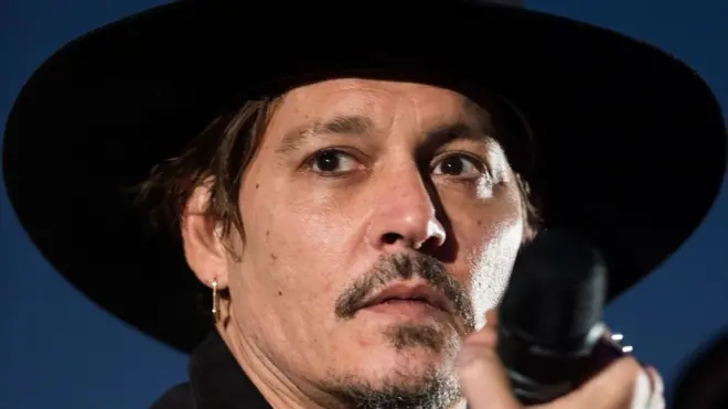 جوني ديب: "أعتذر عن هذه المزحة السيئة التي قلتها عن الرئيس ترامب"