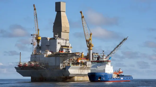 تحاول روسيا الالتفاف على عقوبات الغرب، خاصة فيما يتعلق بحد أقصى لأسعار النفط الروسي