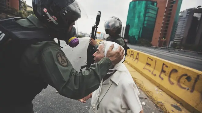 "Yo solo conversé con ellos. No les tengo miedo", le dijo Sor Esperanza a BBC Mundo