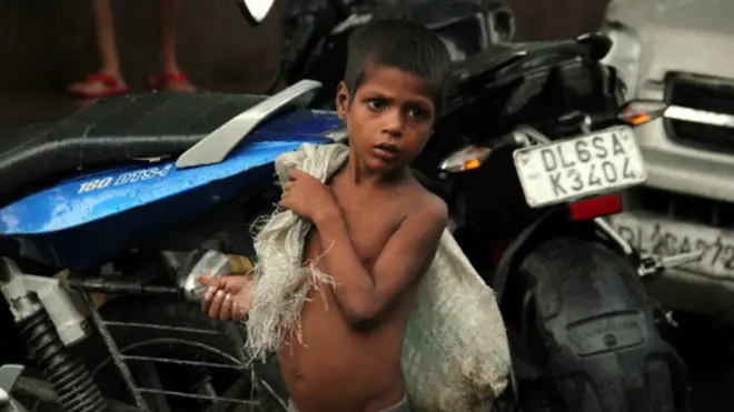 "ළමයා පාසලට නොව පවුල නඩත්තුවට"