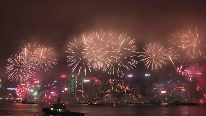 香港维多利亚港农历新年的焰火晚会