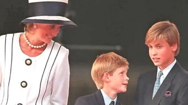 Diana Spencer est morte à 36 ans dans un accident de voiture à Paris, le 31 août 1997, après une course-poursuite avec des paparazzis.