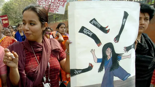 انڈیا میں گھریلو معملات پر تششد کے واقعات کے خلاف مظاہرہ