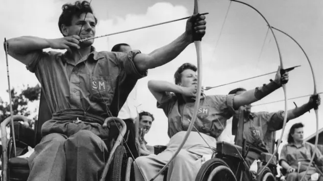 Arqueros en acción en 1949