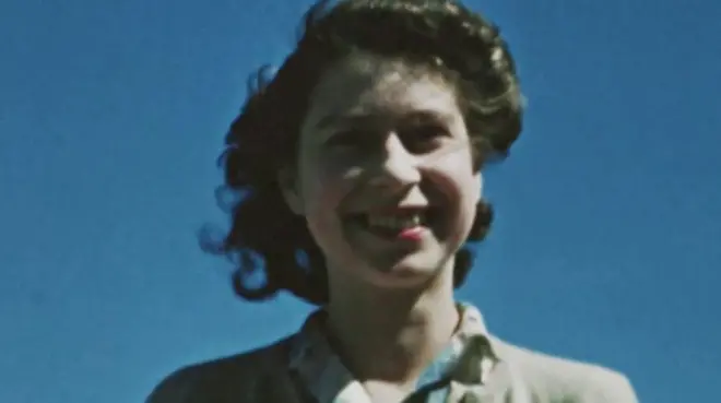 Kraljica Elizabeta: „Zabava u pozadini formalnih dužnosti“