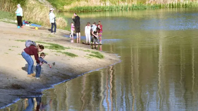 Попри карантинні обмеження, із приходом тепла люди масово вийшли на вулиці. Київ, 29 квітня