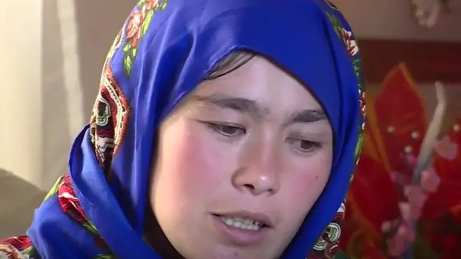 تجري اختبارا بالجامعة وهي تحمل رضيعتها