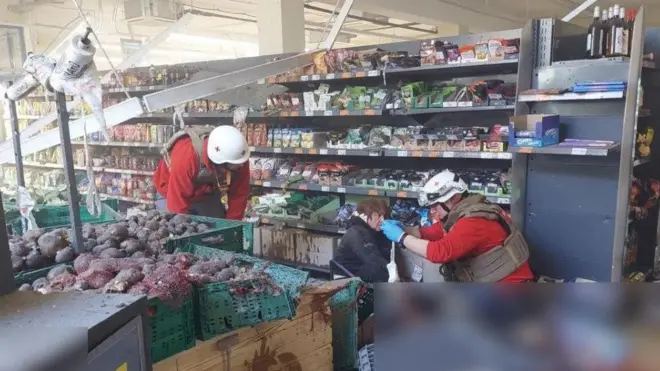 В магазине АТБ были покупатели, когда он попал под обстрел