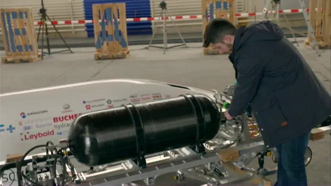 سيارة فائقة السرعة تقترب من سرعة الطائرات