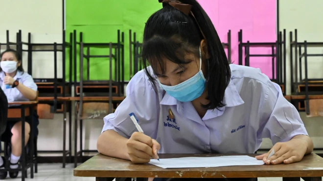 นักเรียนชั้นมัธยม