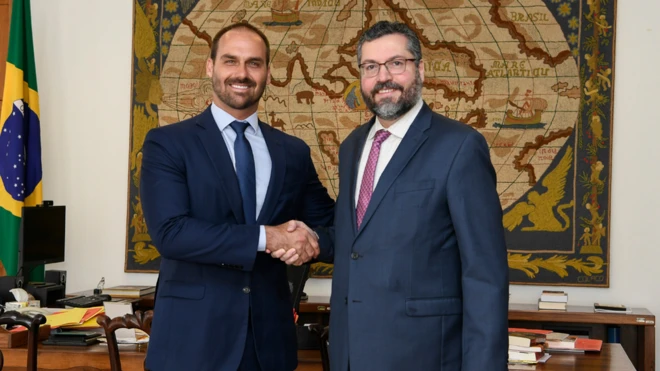 Eduardo Bolsonaro e Ernesto Araújo no gabinete do chanceler no Palácio do Itamaraty,site betsbolaBrasília