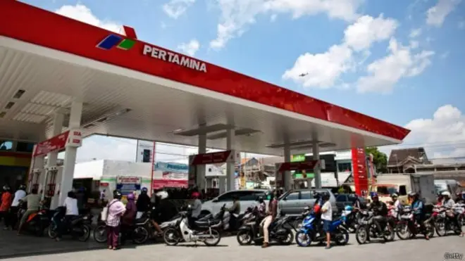Pertamina diwajibkan menyalurkan Premium ke 517 SPBU di Jawa, Madura, dan Bali, tujuh hari sebelum lebaran.