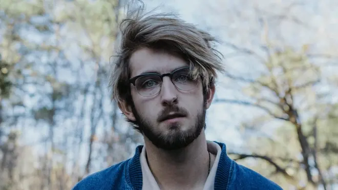 Чоловік в окулярах