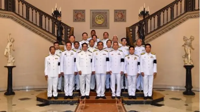 แกนนำพรรคร่วมรัฐบาล ร่วมพิธีรับสนองพระบรมราชโองการโปรดเกล้าฯ แต่งตั้ง พล.อ. ประยุทธ์ เป็นนายกฯ สมัยที่ 2 ที่ทำเนียบรัฐบาล เมื่อ 11 มิ.ย.