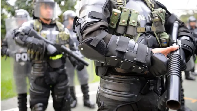 La diferencia entre el Esmad y otros cuerpos antidisturbios es que Colombia vivió un conflicto armado de 60 años en el que las fuerzas de seguridad estaban exclusivamente entrenadas para enfrentar a la guerrillas.