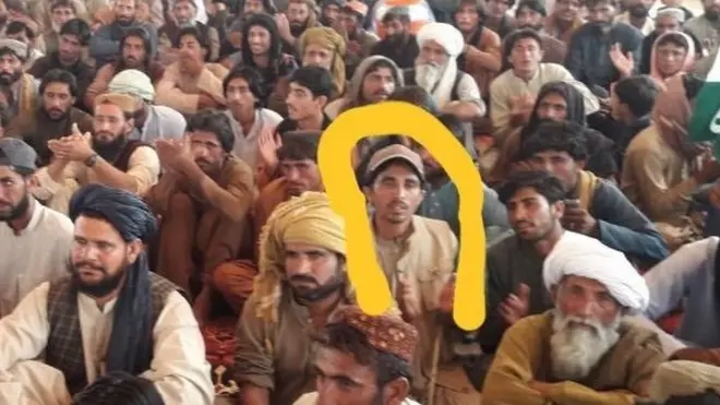 جو ویڈیوز اور تصاویر سامنے آئی ہیں ان میں حملہ آور وہی ہے جس کی تصویر کے گرد زرد دائرہ لگایا گیا ہے: پولیس