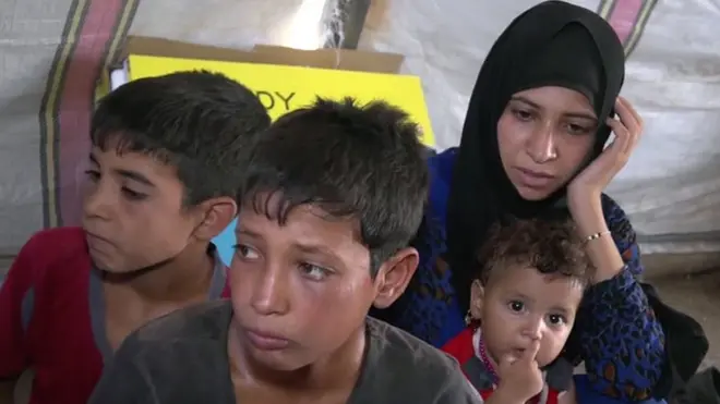 بي بي سي ترصد معاناة نازحي الموصل داخل مخيم الخازر