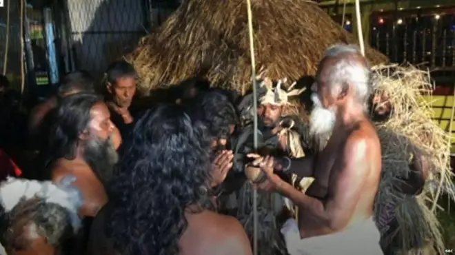 බුදුරජාණන් වහන්සේ මහියංගනයට වැඩම කළ අවස්ථාවේදී යක්ෂ ගෝත්‍රිකයන් විසින් උන්වහන්සේට හිංසා කළ ආකාරය හා පසුව ඔවුන් දමනය කළ ආකාරය සංකේතවත් කරමින් ආදිවාසීහු සංස්කෘතික අංගයක් පවත්වති.