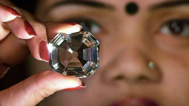 ยอดเพชร โค-อิ-นัวร์ น้ำงาม ขนาด 105 กะรัต