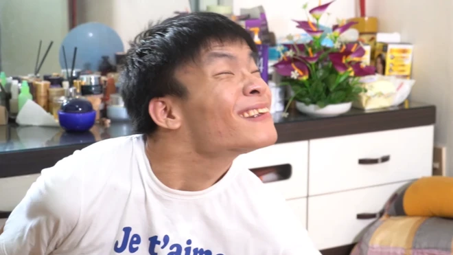 노래는 그의 삶의 유일한 낙이자 그가 세상과 소통하는 창구이다.