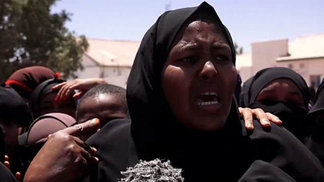 دواړه ماشومانې دا مهال روغتون کې دي او جراحۍ ته اړتیا لري. دې پېښې سومالیا کې پراخه غوسه را پارولې ده
