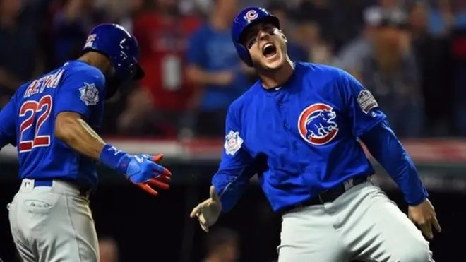 Una de las postales que dejará para siempre esta Serie Mundial tiene a Anthony Rizzo festejando con Jason Heyward.