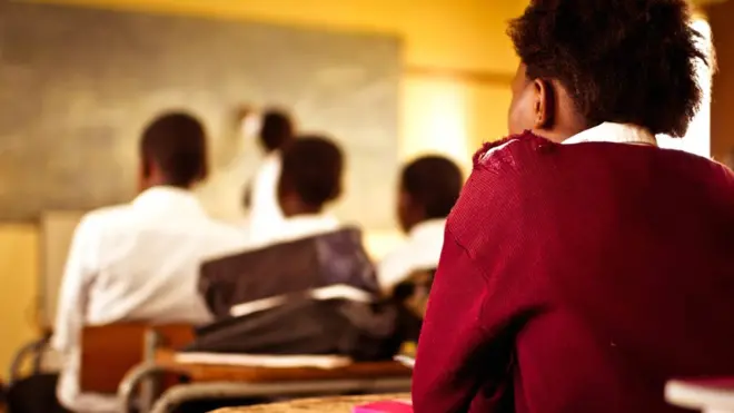 Las niñas que viven cerca de Kyekyewere, en el distrito Upper Denkyira, en la Región Central de Ghana, son las afectadas por la prohibición (imagen ilustrativa).