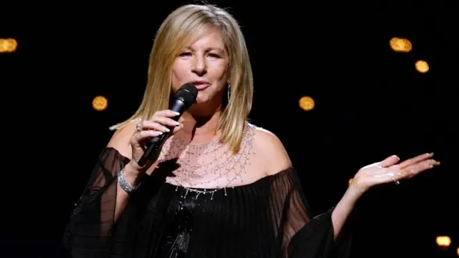 Барбара Стрейзанд ранее заявляла, что в случае победы Трампа на выборах она переедет в Канаду или в Австралию