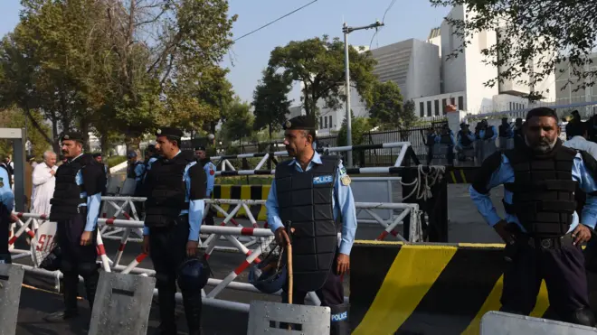 سپریم کورٹ اس کیس کی سماعت گزشتہ دو ماہ سے کر رہی ہے